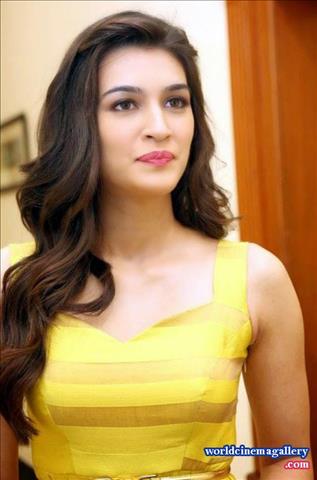 Kriti Sanon Stills at Dochey movie audio launch