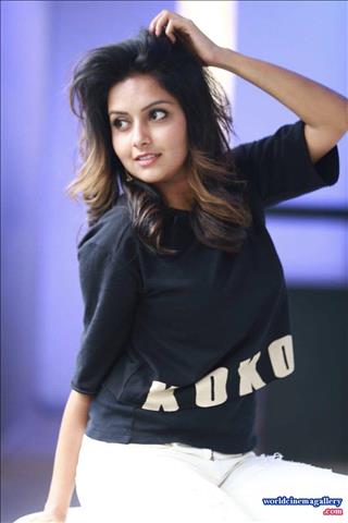 Mahima Nambiar Photo Stills in kodiveeran Movie