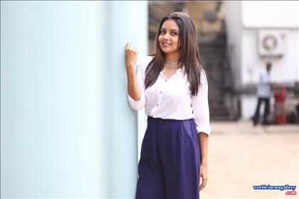 Mahima Nambiar Photo Stills in kodiveeran Movie