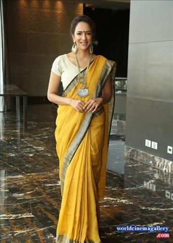 Manchu Lakshmi Latest hot Saree Stills