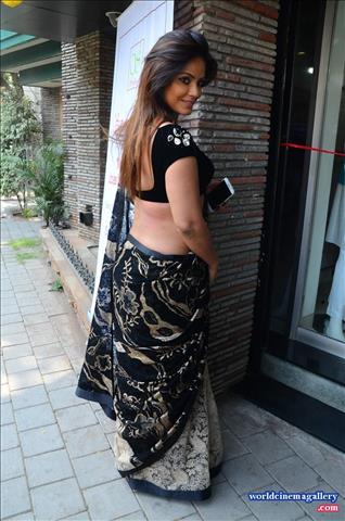 Neetu Chandra Hot Black Saree at Sandhya Singh’s Store Launch in Mumbai