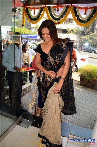 Neetu Chandra Hot Black Saree at Sandhya Singh’s Store Launch in Mumbai