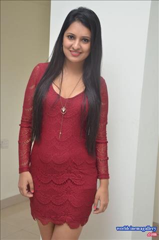 Nikita Bisht At Sleepwell Mattresses Outlet Launch In Miyapur