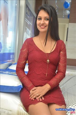 Nikita Bisht At Sleepwell Mattresses Outlet Launch In Miyapur