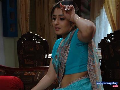 Nikitha Thukral hot images in apartment movie