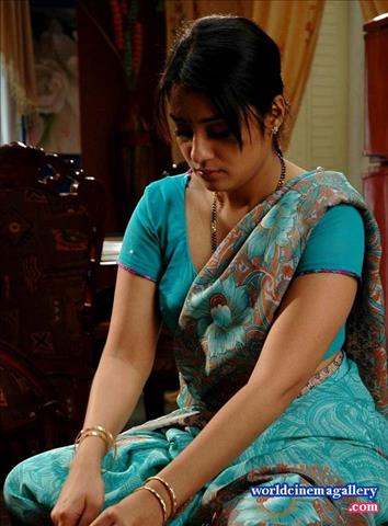 Nikitha Thukral hot images in apartment movie