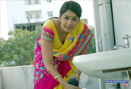 Nikitha Thukral hot images in apartment movie