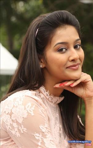 Pooja Jhaveri Stills at Bham Bolenath movie interview