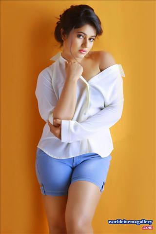 Poonam Bajwa Hot Saree stills at Aranmani 2