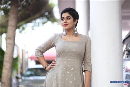 Poorna latest Photo Stills in Kodiveeran Movie