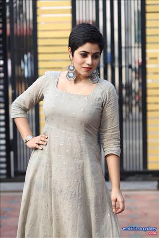 Poorna latest Photo Stills in Kodiveeran Movie