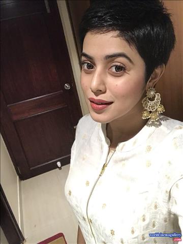 Poorna latest Photo Stills in Kodiveeran Movie