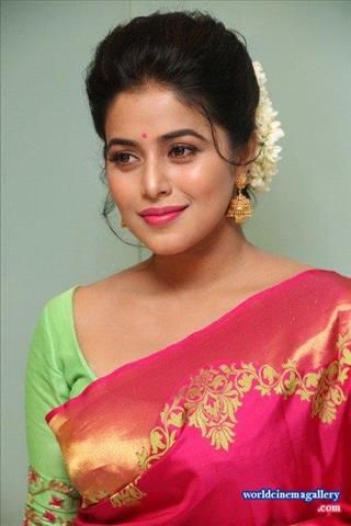 Poorna latest Photo Stills in Kodiveeran Movie