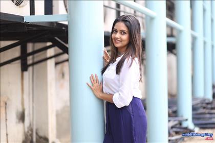 Poorna latest Photo Stills in Kodiveeran Movie