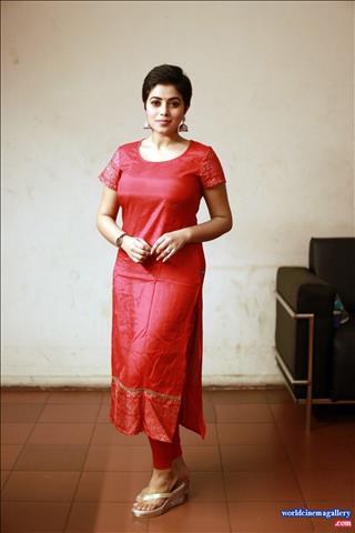 Poorna latest Photo Stills in Kodiveeran Movie