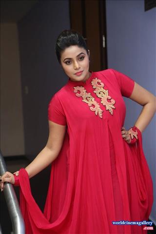 Poorna Shamna Kasim at Jayammu Nischayammu Raa Teaser Launch