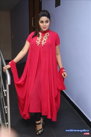 Poorna Shamna Kasim at Jayammu Nischayammu Raa Teaser Launch