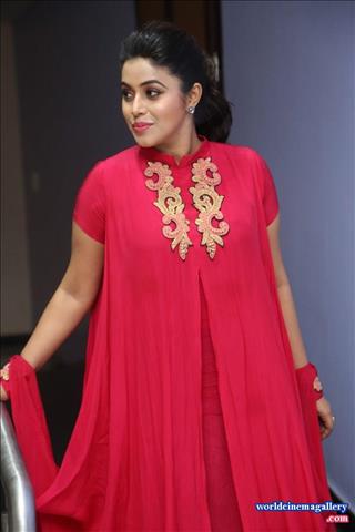 Poorna Shamna Kasim at Jayammu Nischayammu Raa Teaser Launch