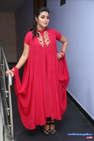 Poorna Shamna Kasim at Jayammu Nischayammu Raa Teaser Launch