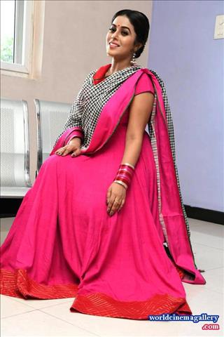 Poorna Shamna Kasim at Jayammu Nischayammu Raa Teaser Launch