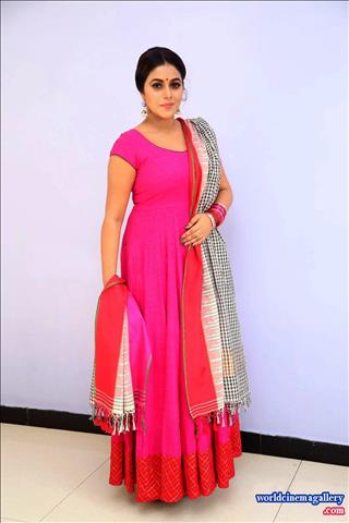 Poorna Shamna Kasim at Jayammu Nischayammu Raa Teaser Launch