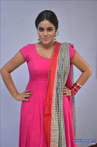 Poorna Shamna Kasim at Jayammu Nischayammu Raa Teaser Launch