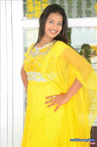 Pragnya Latest Stills in Salwar Kameez at Evariki Evaru Movie launch 