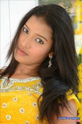 Pragnya Latest Stills in Salwar Kameez at Evariki Evaru Movie launch 