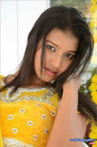 Pragnya Latest Stills in Salwar Kameez at Evariki Evaru Movie launch 