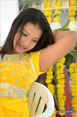 Pragnya Latest Stills in Salwar Kameez at Evariki Evaru Movie launch 