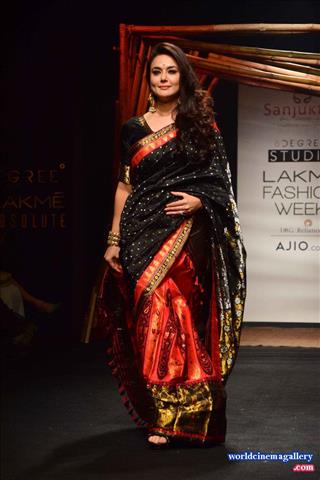 Preity Zinta cute stills