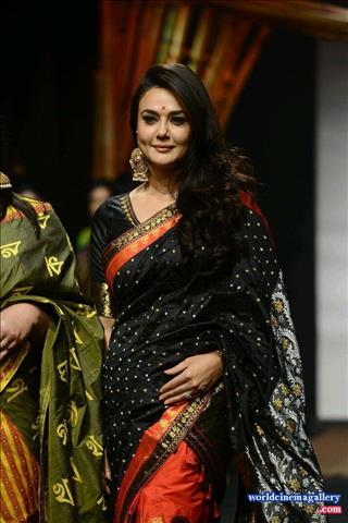 Preity Zinta cute stills
