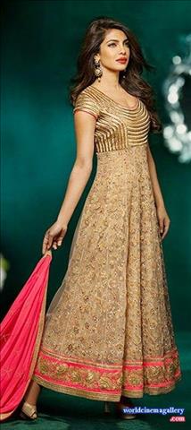 Priyanka Chopra Hot Saree Stills