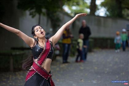Rakul Preet Singh hot in Black Saree Stills from Abhinetri movie - World Cinema Gallery