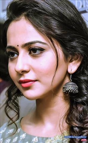 Rakul Preet Singh hot saree stills from Theeran Adhigaram Ondru - World Cinema Gallery