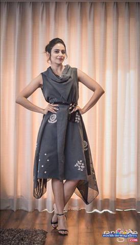 Rakul Preet Singh hot saree stills from Theeran Adhigaram Ondru - World Cinema Gallery