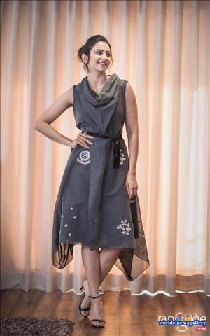 Rakul Preet Singh hot saree stills from Theeran Adhigaram Ondru - World Cinema Gallery