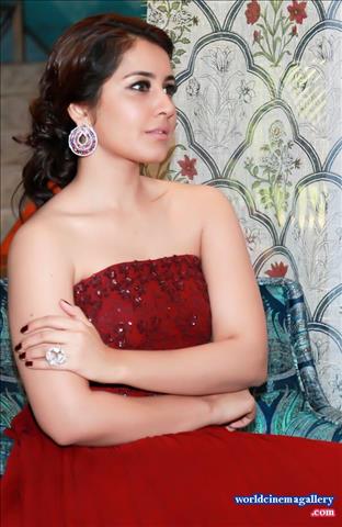 Rashi Khanna latest Hot stills