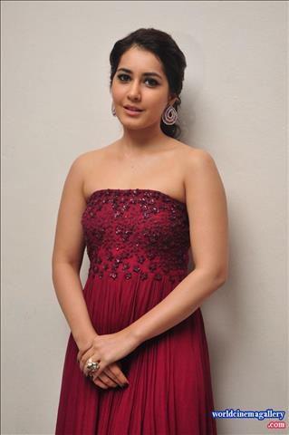 Rashi Khanna latest Hot stills