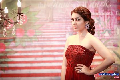 Rashi Khanna latest Hot stills