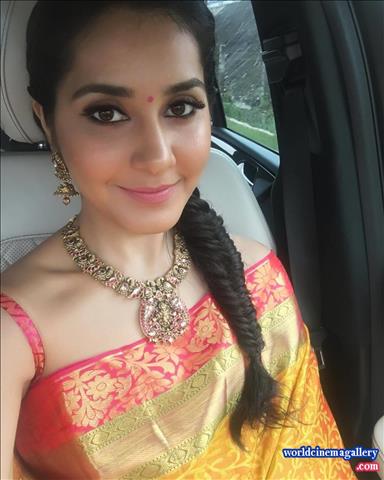 Rashi Khanna latest Hot stills