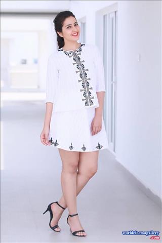 Rashi Khanna latest Hot stills