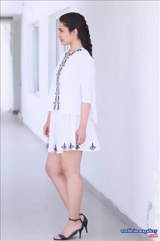 Rashi Khanna latest Hot stills