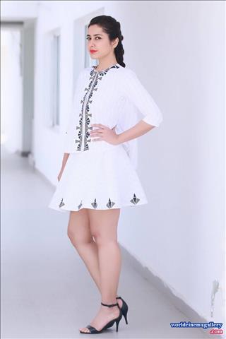 Rashi Khanna latest Hot stills