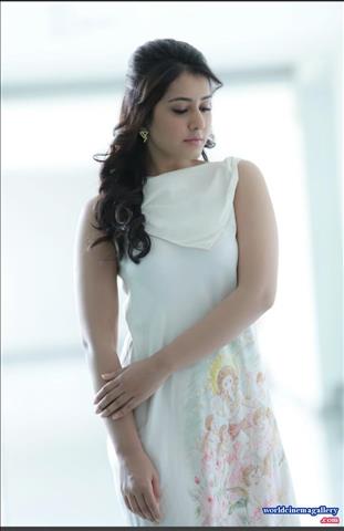 Rashi Khanna latest stills
