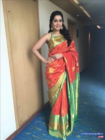 Rashi Khanna latest stills