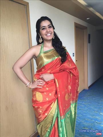 Rashi Khanna latest stills