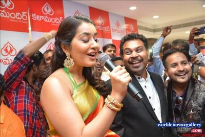 Rashi Khanna latest stills