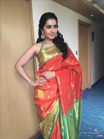 Rashi Khanna latest stills