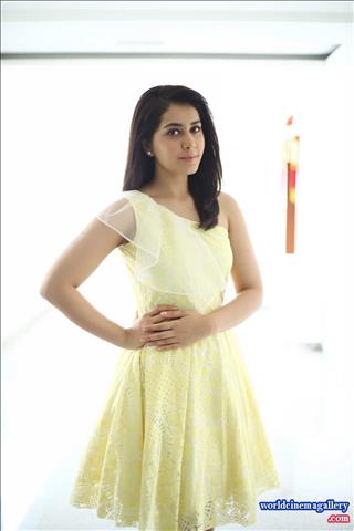 Rashi Khanna latest stills